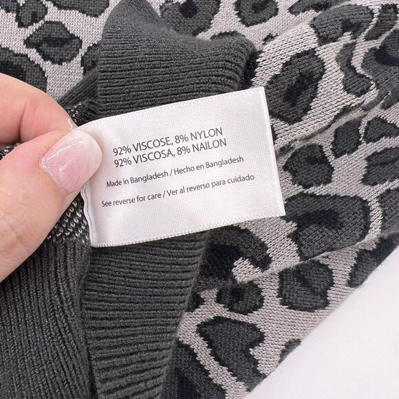 Isaac Mizrahi Black Gray Leopard Print Long Sleeve Crew Neck Sweater, Size M - Picture 3 of 3